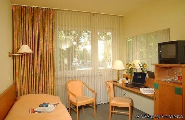 モーテル Frankfurt 3*