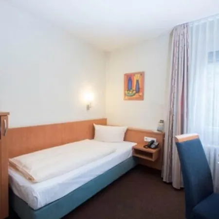 모텔 Frankfurt 3*