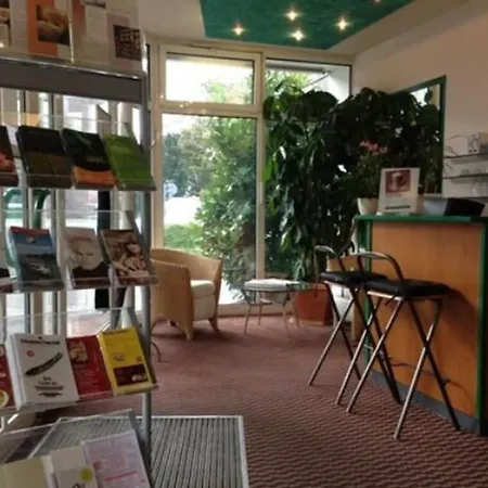 모텔 Frankfurt 3*