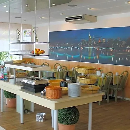 Motel Frankfurt 3*